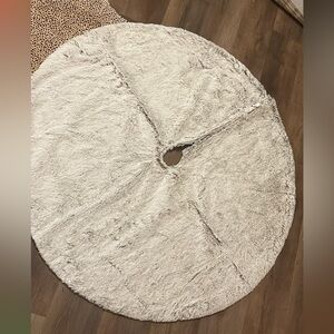 Plush Round Tree Skirt